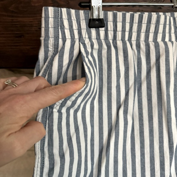 Lands End Mid Rise Pull On Casual Shorts - Picture 3 of 7